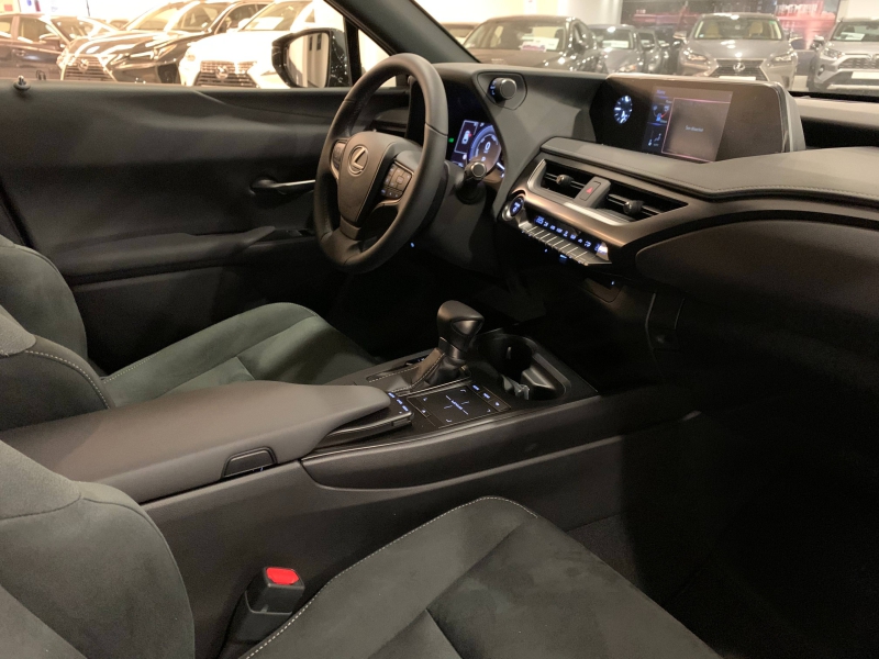 UX 250h 2WD Premium Edition MY21 | LEXUS